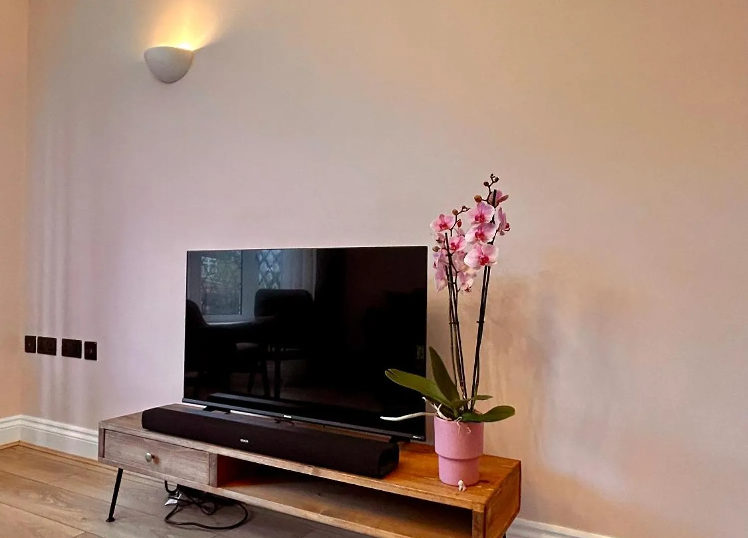 Nature Inspired Bungalow With 3 Rooms - 10 Mins From Manchester Airport Timperley