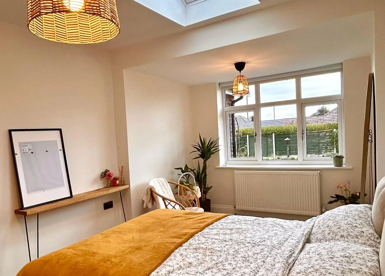 Nature Inspired Bungalow With 3 Rooms - 10 Mins From Manchester Airport Timperley Holiday home