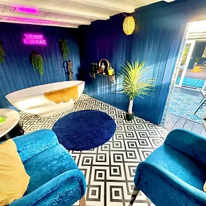  Apartment A Hidden Gem With Private Hot Tub And Garden - Netflix - Fast Wifi - Free Parking United Kingdom