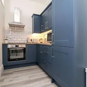 Apartment The Hideaway - Perfect Couples Retreat With Free Parking On Driveway, Lytham St Annes