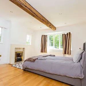  Apartment The Queen Edith Place - Lovely 6bdr In Secluded Area United Kingdom